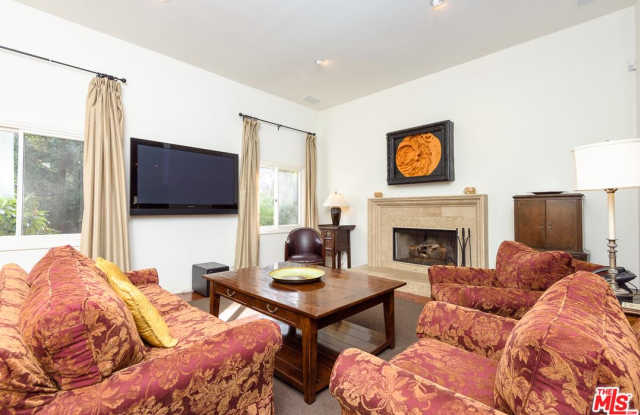 196 GRANVILLE Avenue Gallery 3