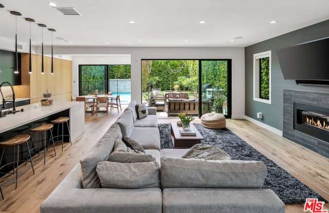 1037 Palms Blvd photos photos