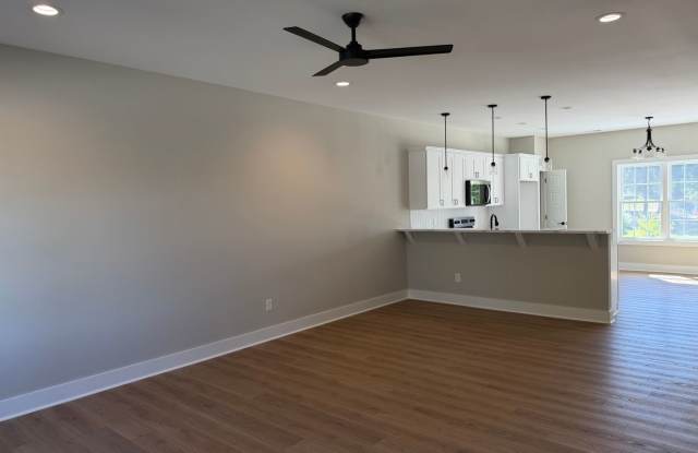 3 Bed, 2.5 bath Townhome Gallery 1