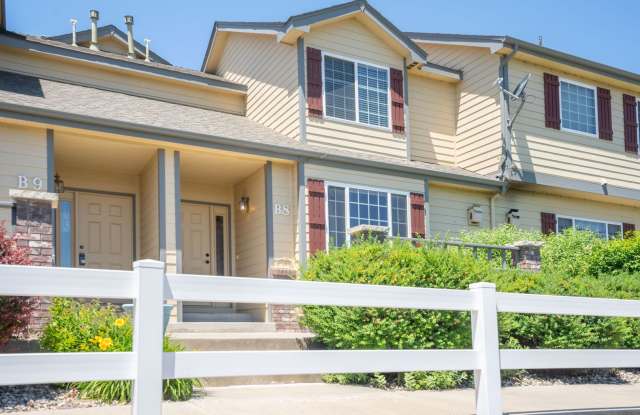 Pet friendly townhome where each bedrooms has their own bathroom! - 320 Strasburg Drive, Fort Collins, CO 80525