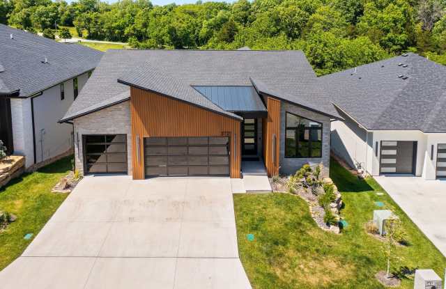 3721 E Woodhue Street Gallery 4