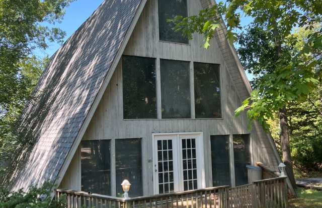 1 bedroom, 2 lofted conforming rooms/ 1.5 bathroom A frame in southwest Columbia photos photos
