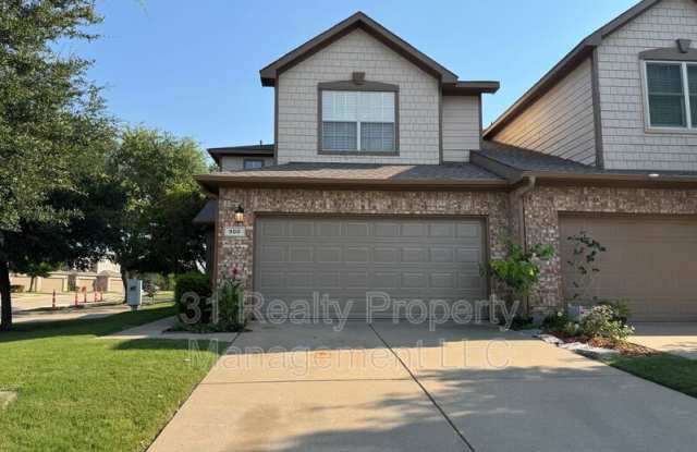 900 Englewood Ln - 900 Englewood Lane, Plano, TX 75025