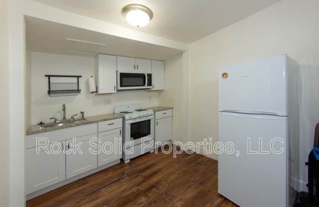 516 East 6th Street - B Gallery 3