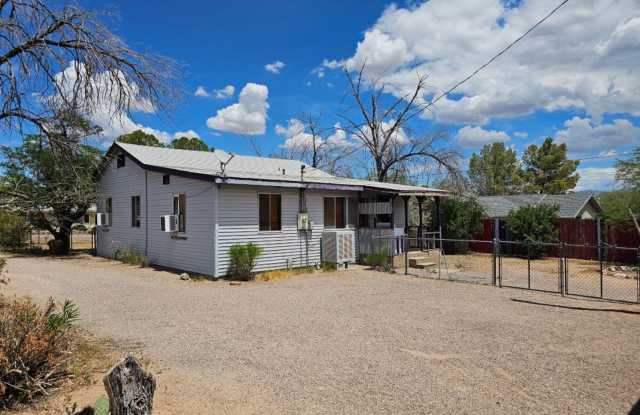 1940's updated bungalow. Gallery 3