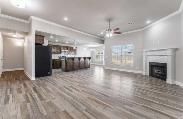 2220 Hunter Drive Gallery 3