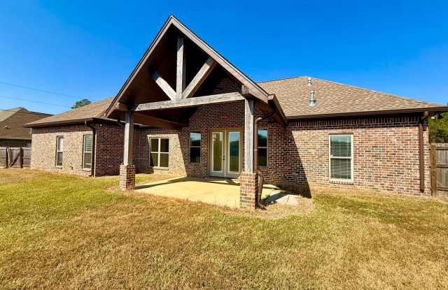 Spacious 5-Bedroom Home with Modern Kitchen & Fenced Backyard Gallery 3