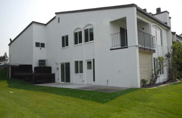 Spacious Townhome with Expansive View and a 2 Car Private Garage photos photos Spacious Townhome with Expansive View and a 2 Car Private Garage photos photos
