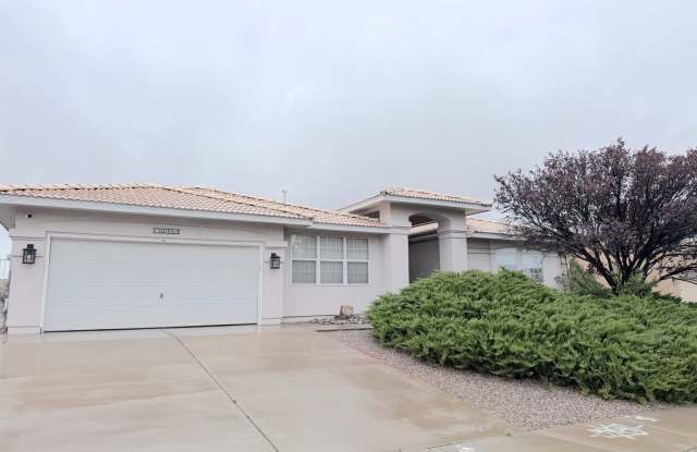 Spacious 4-Bedroom Home in Enchanted Hills – Rio Rancho. Refrigerated Air. Lots of space. Gallery 1