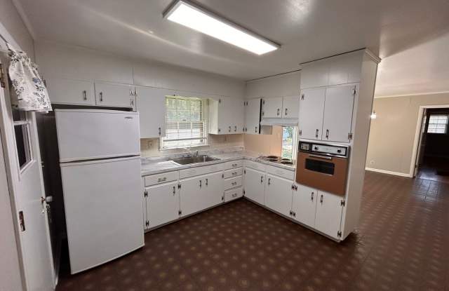 3BR 2BA available now Gallery 4