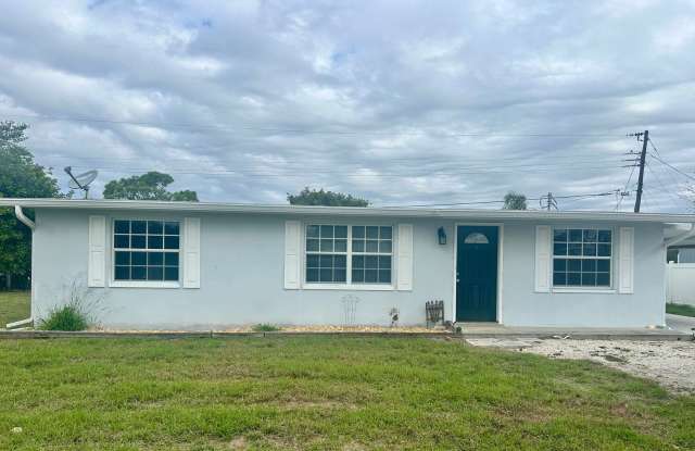 Charming 3 bedroom single family home for rent annually - 1160 Sharlo Circle, Englewood, FL 34224