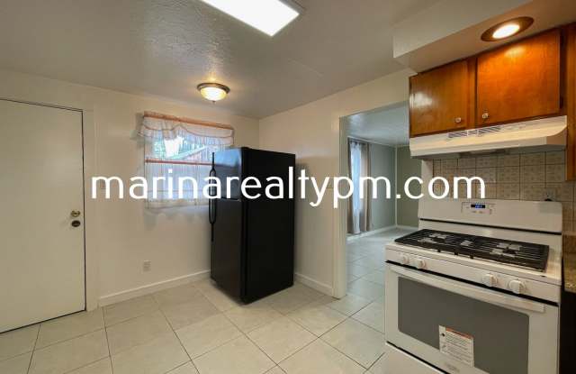 Welcome home to this 1 Bedroom 1 bath cozy cottage Gallery 4