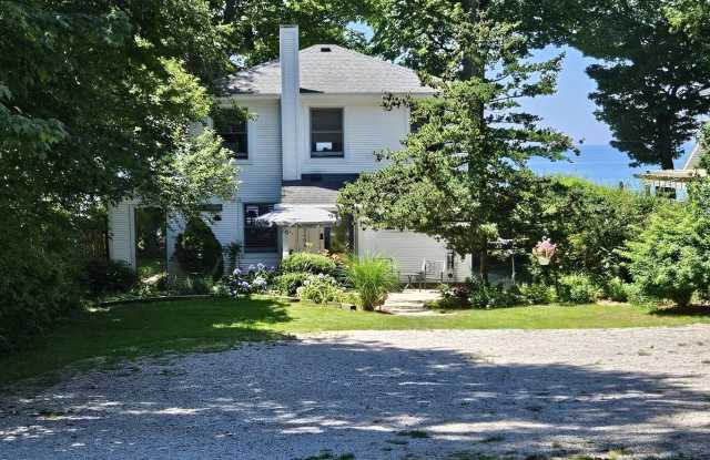 2405 Lakefront Drive Gallery 3