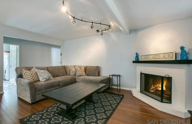 1945 Santa Fe Ave - 1945 Santa Fe Avenue, Del Mar, CA 92014