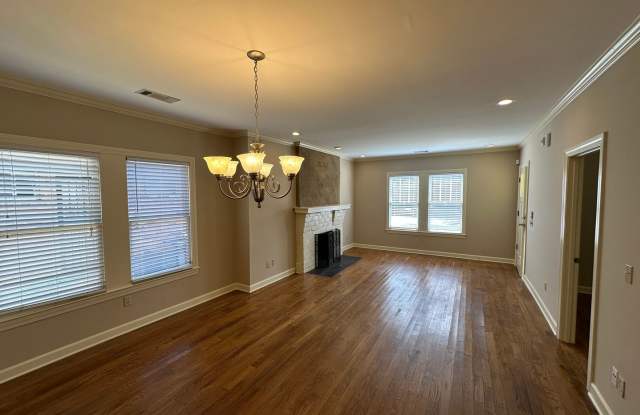 3br/2ba home in U of M area. NO CARPET! All appliances included! Pets are welcome, fees apply. Gallery 4