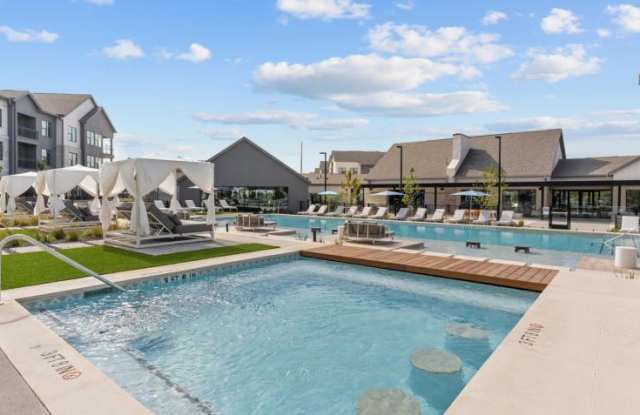 2502 E Howard Ln photos photos