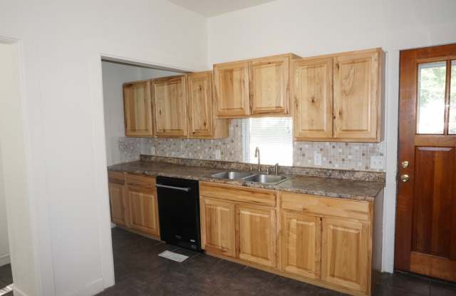 5 bed / 2 bath + bonus room near universities $375/bedroom photos photos