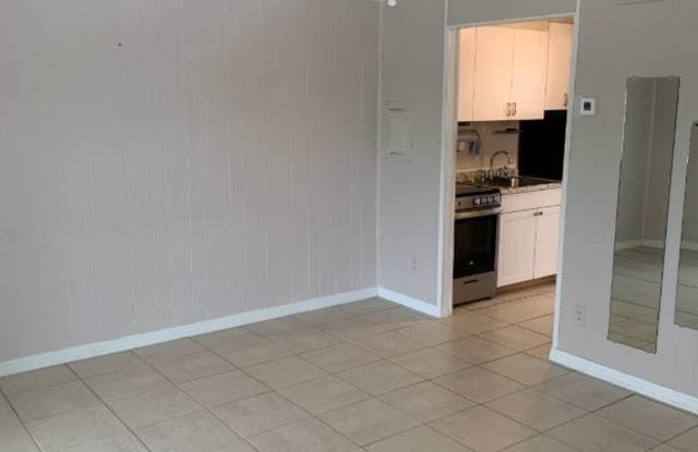 2428 Palm Ridge Road Gallery 3