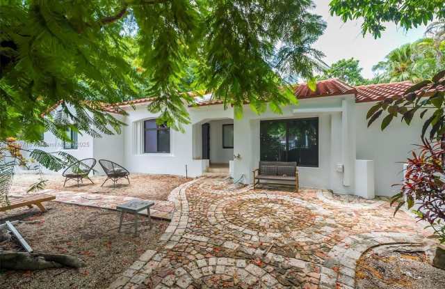 870 NE 82nd St photos photos