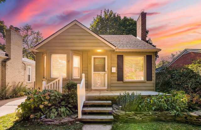 Charming Colonial in the Heart of Grosse Pointe Woods! photos photos