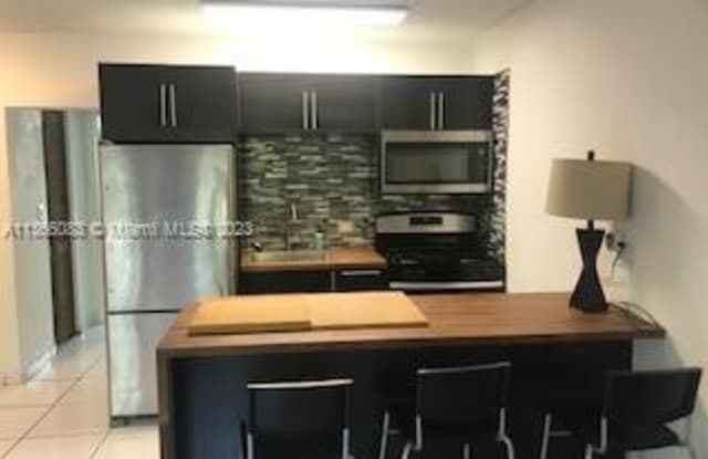 323 Washington Ave - 323 Washington Avenue, Miami Beach, FL 33139