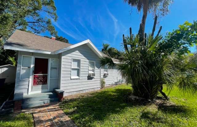 Charming 2-bed/1-bath house for Rent In Bradenton!! photos photos