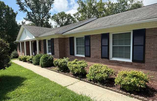 Three bedroom, 2 bath house in Burlington Gallery 3