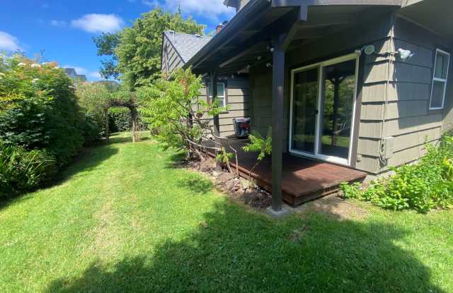 $1895/mo Adorable 2-Story Home Close to Campus! photos photos