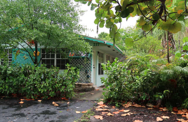 217 Southwest 11th Court photos photos