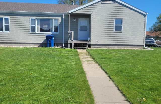 3 bedroom in Quiet Neighborhood - 208 West Pine Avenue, Mitchell, SD 57301