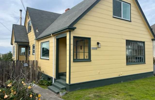Newly remolded 4 bedroom 1.5 Bathroom Spacious Home - 1450 A Street, Eureka, CA 95501