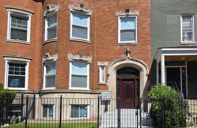 4749 S Prairie Avenue unit: 2 photos photos