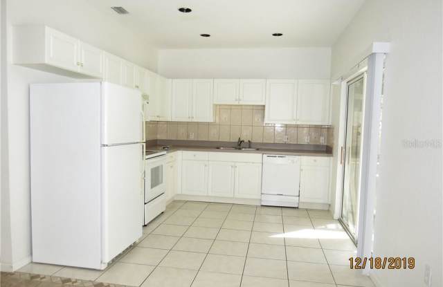 16316 NEWBURY PALMS COURT Gallery 4