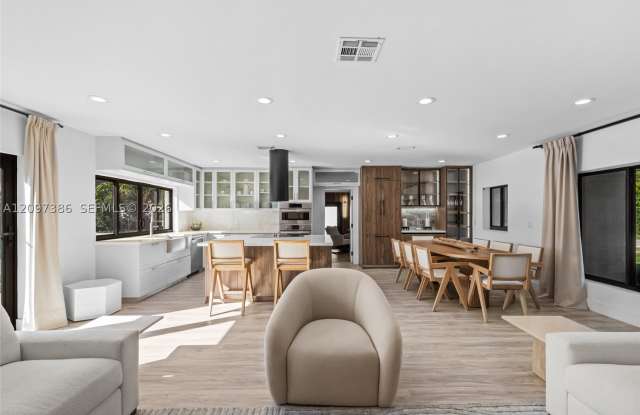 116 W 1st Ct Gallery 4