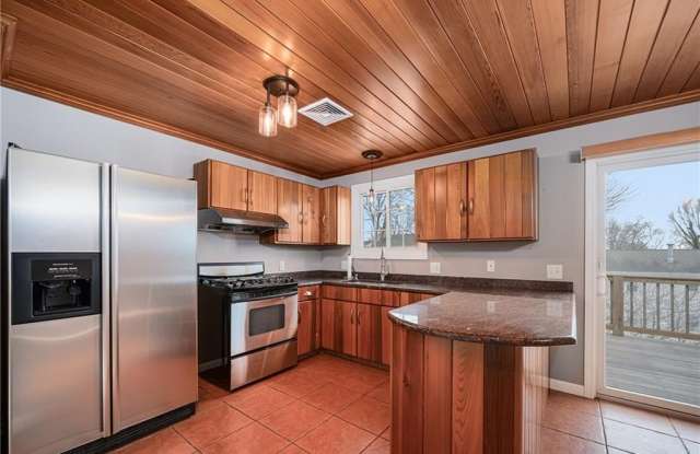 190 Gladstone Street unit: 2 photos photos