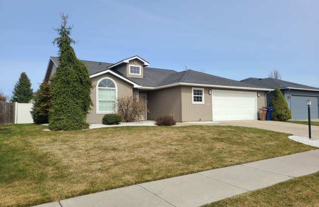 $2,100 - 2 Bed / 2 Beautiful House in North Spokane with Oversized Garage photos photos