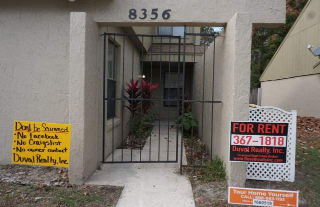 2 Bedroom / 2 Bath townhouse close to NAS and interstate 95 - 8356 Windypine Lane, Jacksonville, FL 32244