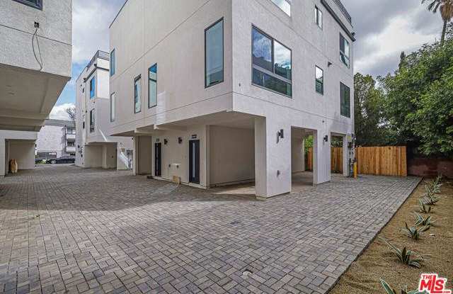 11810 1/2 Gilmore Street - 11810 1/2 Gilmore Street, Los Angeles, CA 91606