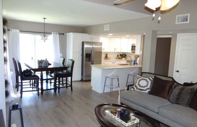 3 bed 2.5 bath home only 1.5 miles to the beach photos photos