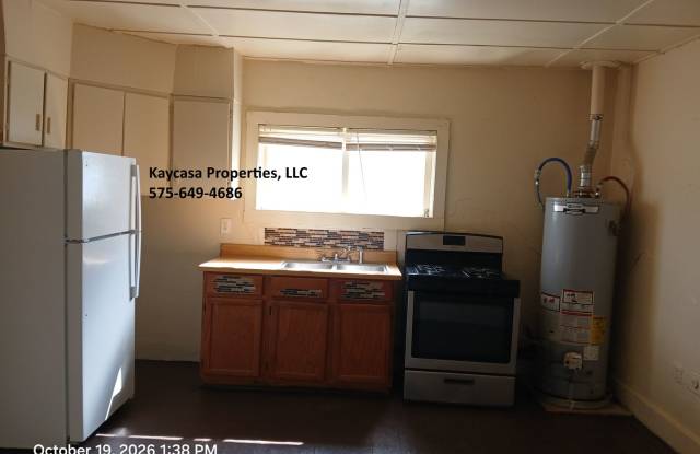 2 bedroom, 1 bath house near downtown Gallery 3
