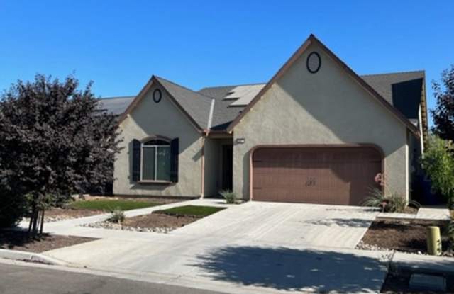 3 bed 2 bath home available 10/10/2024 Gallery 1