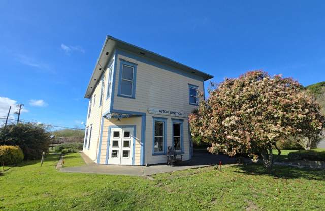 Distinctive Alton home offers charming living opportunity! Gallery 3