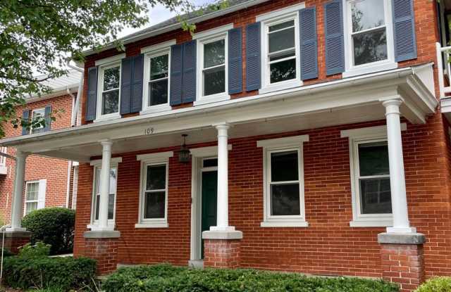 3 Bed 1 Bath Home In Mountville Gallery 1