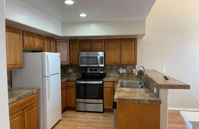 2nd floor - 2 bed 2 bath with loft in Aurora! Gallery 3