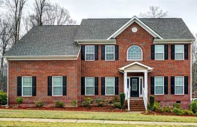 Well maintained beautiful home in North Charlotte - 4015 Amber Leigh Way Drive, Charlotte, NC 28269