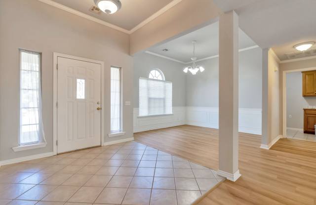 Beautiful 3-bedroom 2 bath Home in Springdale!! Fenced Yard!! Gallery 4