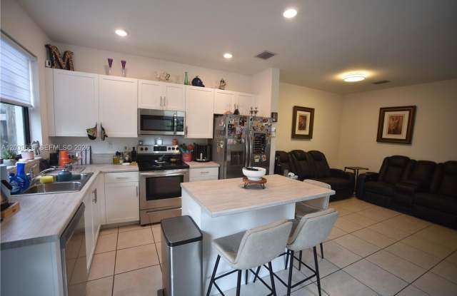 21404 NE 3rd Path 0, Miami, FL 33179 - 1000 photos photos