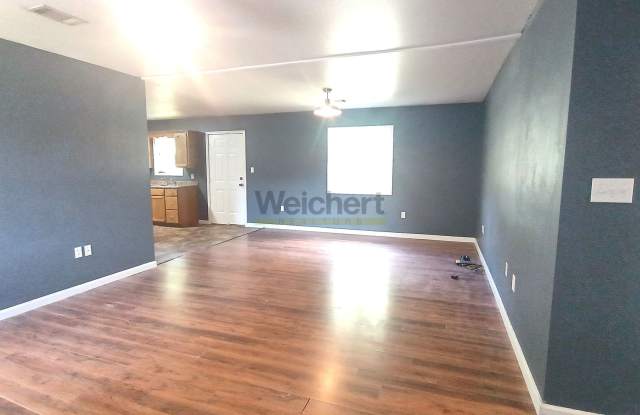 3 bedroom, 2 bath on a dead-end street Gallery 4