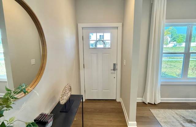 Beautifully renovated 4-bedroom, 2.5-bathroom Gallery 1