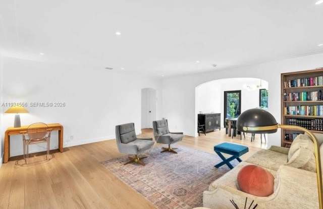 920 W 47th Ct photos photos